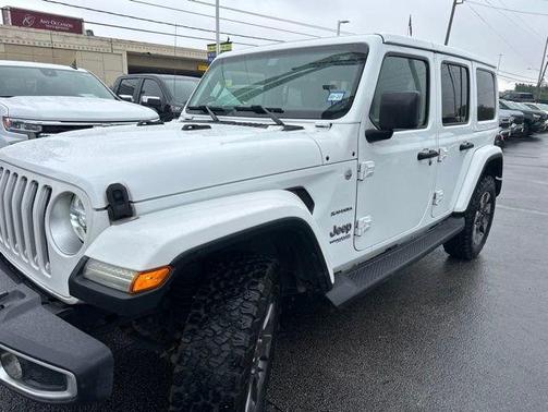 Bright White Clearcoat 2018 Jeep Wrangler Unlimited Sahara