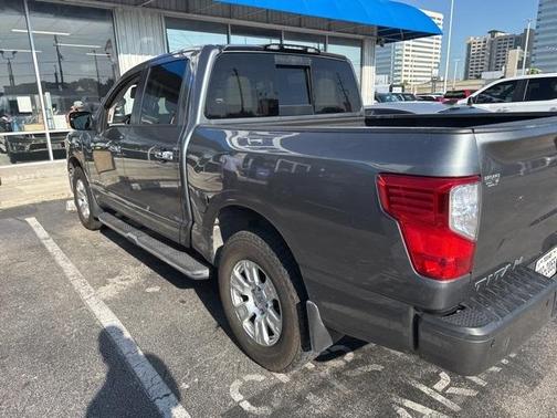 2017 Nissan Titan SV