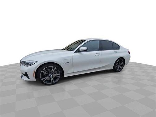 2022 BMW 330e 330e