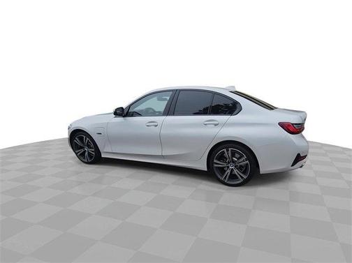 2022 BMW 330e 330e