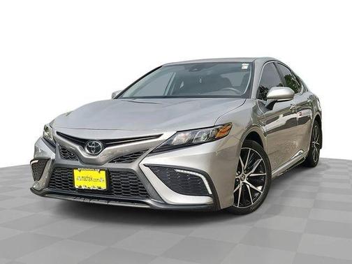 Silver 2023 Toyota Camry SE