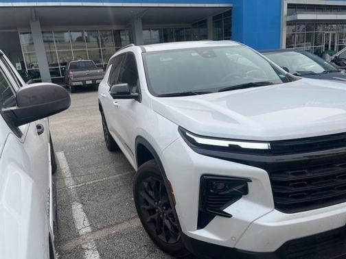 2024 Chevrolet Traverse LT