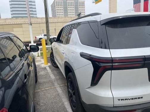 2024 Chevrolet Traverse LT