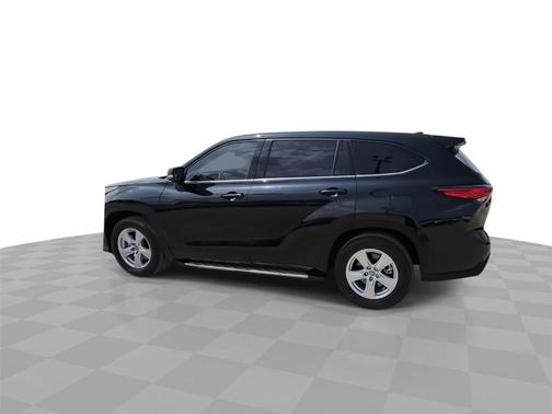 Midnight Black Metallic 2022 Toyota Highlander L