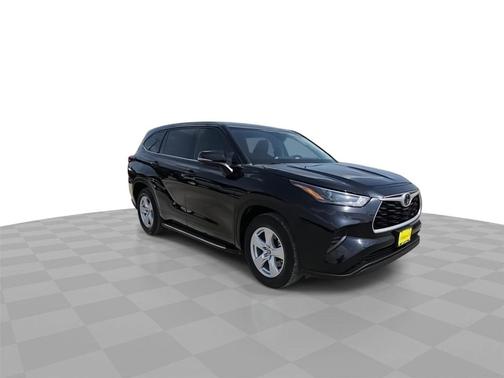 Midnight Black Metallic 2022 Toyota Highlander L