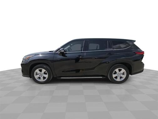 Midnight Black Metallic 2022 Toyota Highlander L