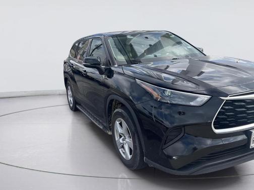 Midnight Black Metallic 2022 Toyota Highlander L