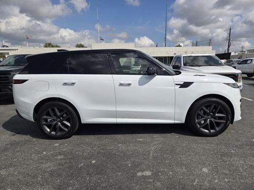 Fuji White 2025 Land Rover Range Rover Sport P400 Dynamic SE