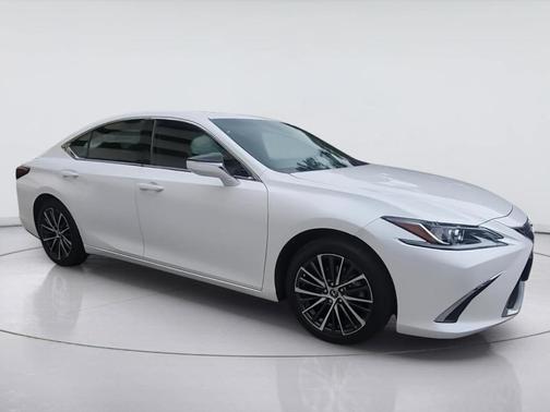 White 2024 Lexus ES 350