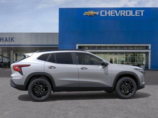 Sterling Gray Metallic 2026 Chevrolet Trax LT