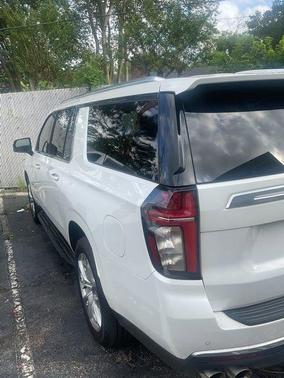 Iridescent Pearl Tricoat 2023 Chevrolet Suburban High Country