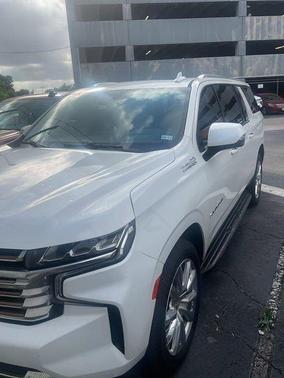 Iridescent Pearl Tricoat 2023 Chevrolet Suburban High Country