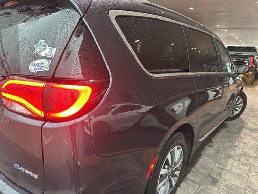 2020 Chrysler Pacifica Hybrid Touring L