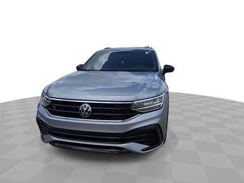 Pyrite Silver Metallic 2024 Volkswagen Tiguan 2.0T SE R-Line Black