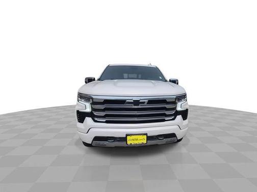Iridescent Pearl Tricoat 2023 Chevrolet Silverado 1500 High Country