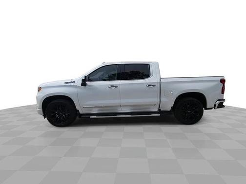 Iridescent Pearl Tricoat 2023 Chevrolet Silverado 1500 High Country
