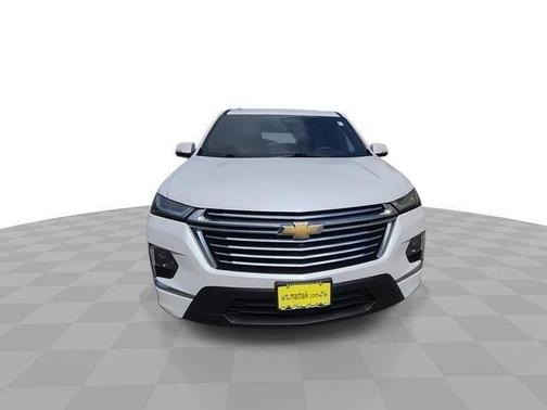 Iridescent Pearl Tricoat 2023 Chevrolet Traverse Premier