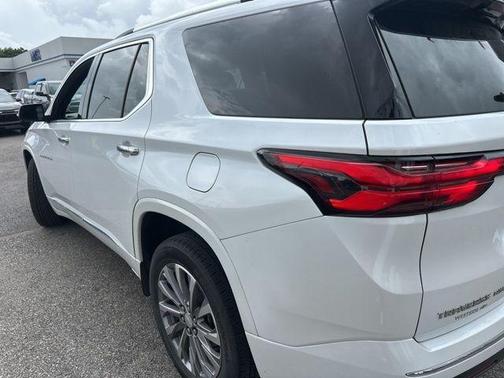 Pearl 2023 Chevrolet Traverse Premier