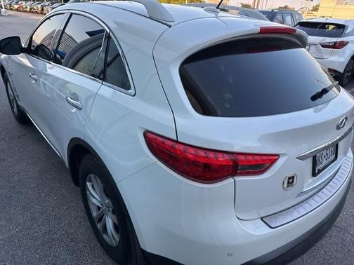 2017 INFINITI QX70 Base