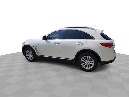 2017 INFINITI QX70 Base