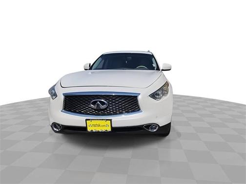 2017 INFINITI QX70 Base