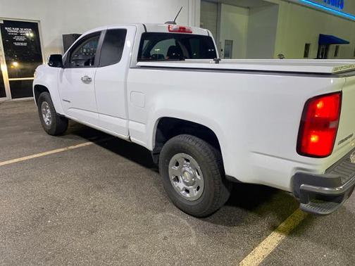 Photo 3 of 4 of 2016 Chevrolet Colorado WT