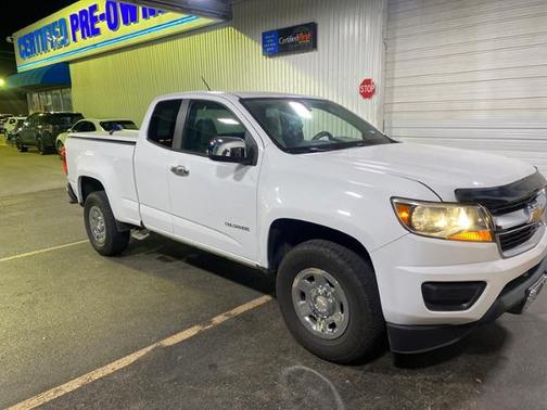 Photo 1 of 4 of 2016 Chevrolet Colorado WT