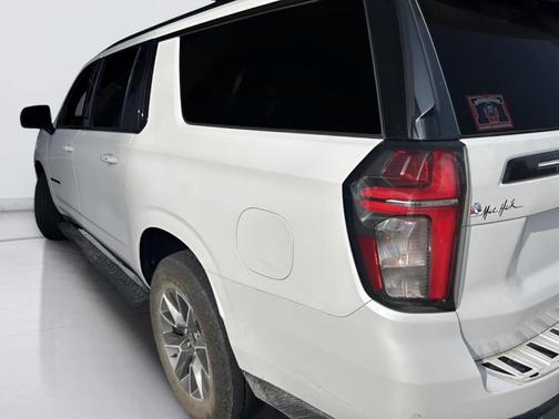 Iridescent Pearl Tricoat 2023 Chevrolet Suburban Z71
