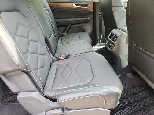 2024 Volkswagen Atlas 2.0T SE