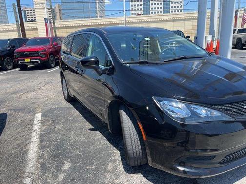 Diamond Black 2024 Chrysler Voyager LX