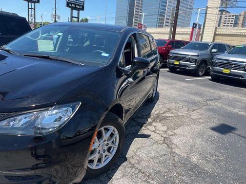 Diamond Black 2024 Chrysler Voyager LX