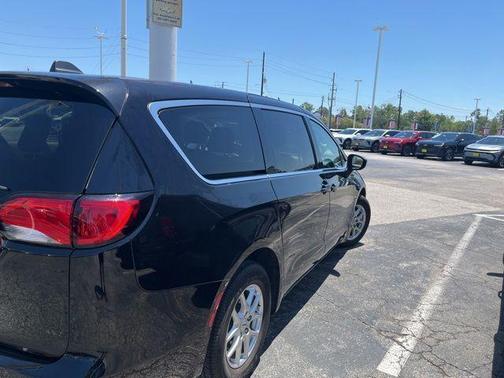 Diamond Black 2024 Chrysler Voyager LX