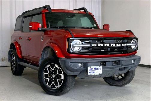 Hot Pepper Red Metallic Tinted Clearcoat 2022 Ford Bronco Outer Banks
