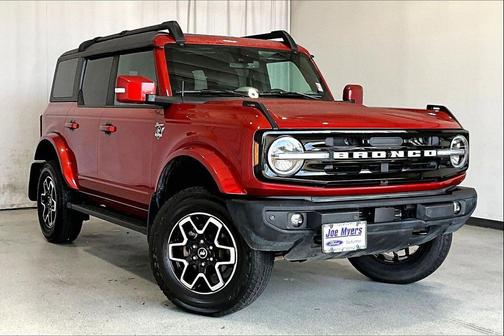 Hot Pepper Red Metallic Tinted Clearcoat 2022 Ford Bronco Outer Banks