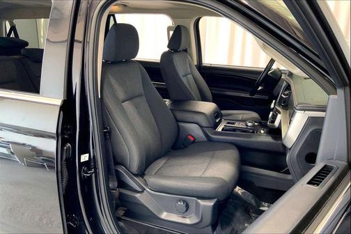 Agate Black Metallic 2024 Ford Expedition Max XLT
