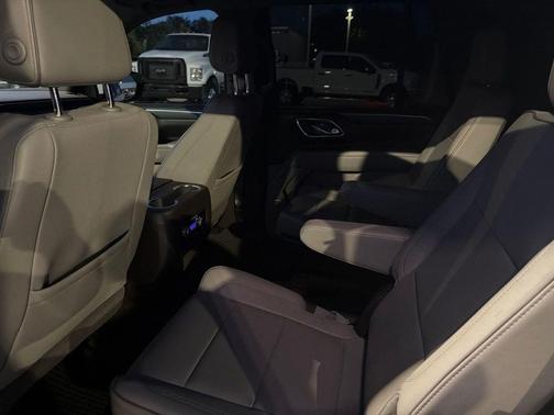 White Frost Tricoat 2023 GMC Yukon SLT