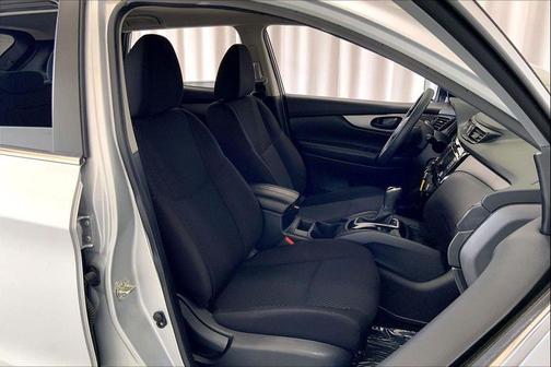 Brilliant Silver Metallic 2022 Nissan Rogue Sport S