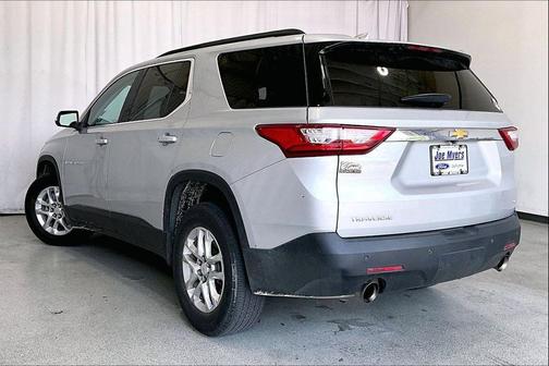 Silver Ice Metallic 2021 Chevrolet Traverse LT Cloth
