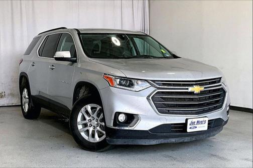 Silver Ice Metallic 2021 Chevrolet Traverse LT Cloth