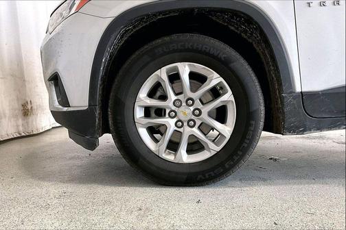Silver Ice Metallic 2021 Chevrolet Traverse LT Cloth
