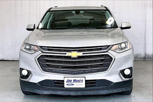 Silver Ice Metallic 2021 Chevrolet Traverse LT Cloth
