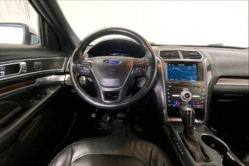 White Platinum Metallic Tri-Coat 2019 Ford Explorer Limited