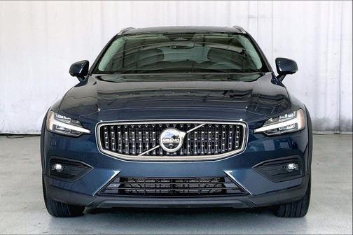 Denim Blue Metallic 2025 Volvo V60 Cross Country Plus, B5 AWD Gas (mild hybrid)