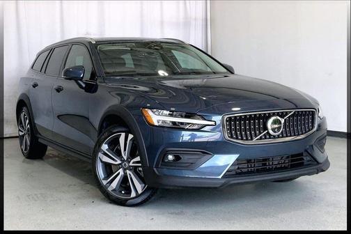 Denim Blue Metallic 2025 Volvo V60 Cross Country Plus, B5 AWD Gas (mild hybrid)