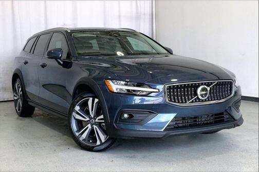 Denim Blue Metallic 2025 Volvo V60 Cross Country Plus, B5 AWD Gas (mild hybrid)