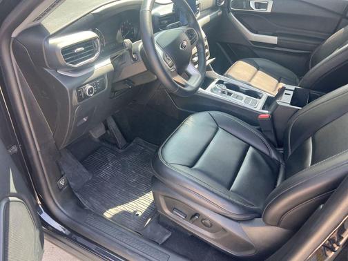 Agate Black Metallic 2023 Ford Explorer XLT