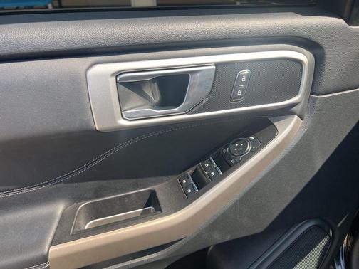 Agate Black Metallic 2023 Ford Explorer XLT