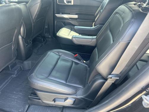 Agate Black Metallic 2023 Ford Explorer XLT