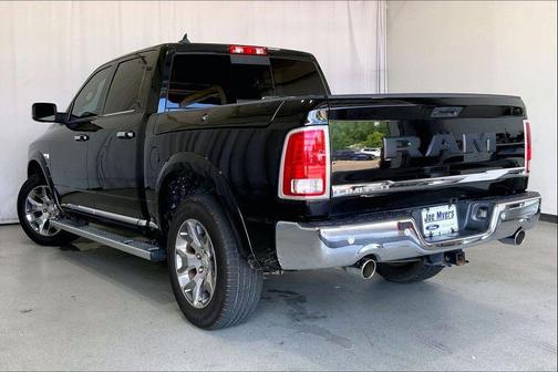 Brilliant Black Crystal Pearlcoat 2018 RAM 1500 Longhorn