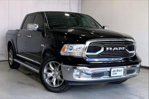 Brilliant Black Crystal Pearlcoat 2018 RAM 1500 Longhorn